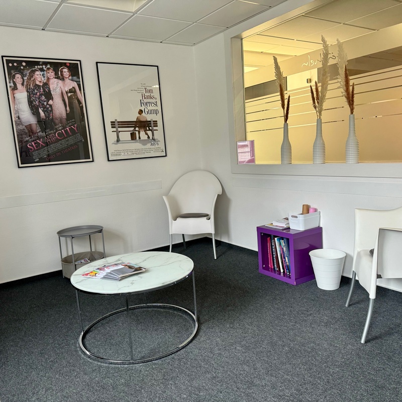 Wartezimmer der Zahnarztpraxis Dr. Marie Janik-Rücker