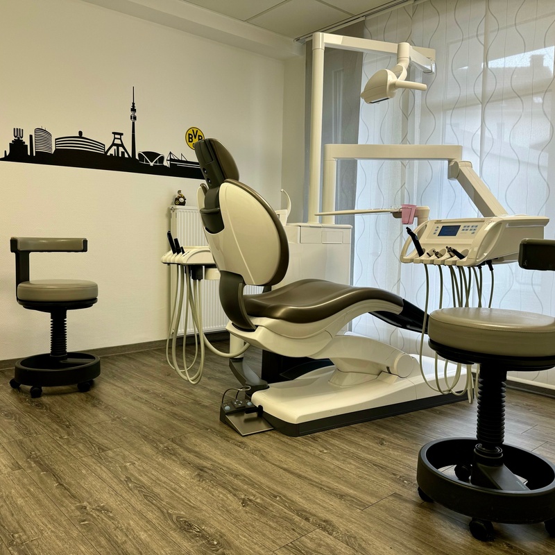 Behandlungsstuhl der Zahnarztpraxis Dr. Marie Janik-Rücker