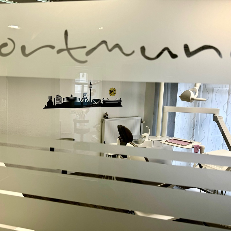 Behandlungszimmer der Zahnarztpraxis Dr. Marie Janik-Rücker