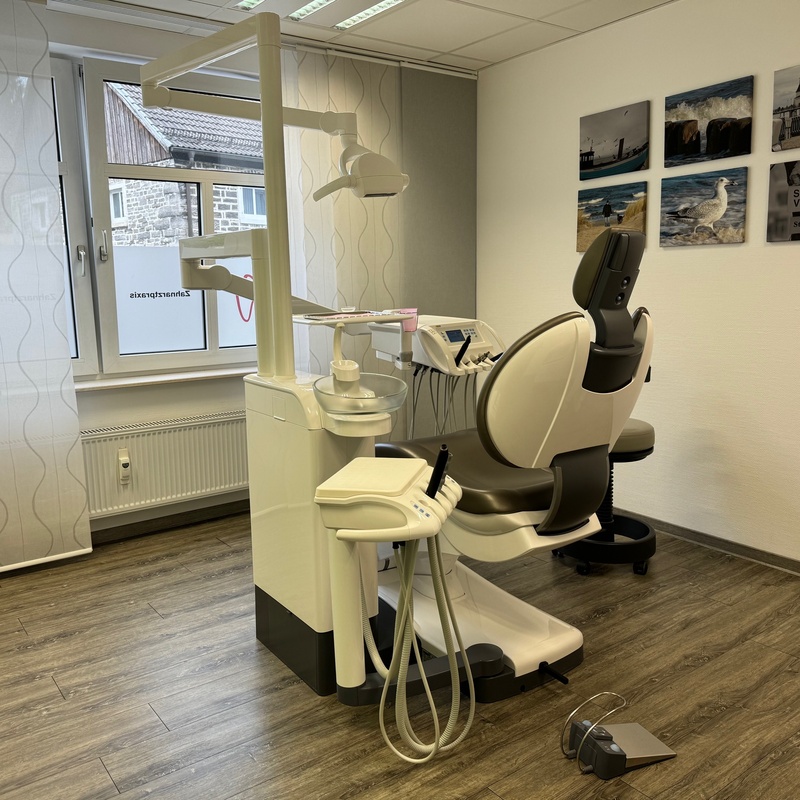 Behandlungsstuhl der Zahnarztpraxis Dr. Marie Janik-Rücker