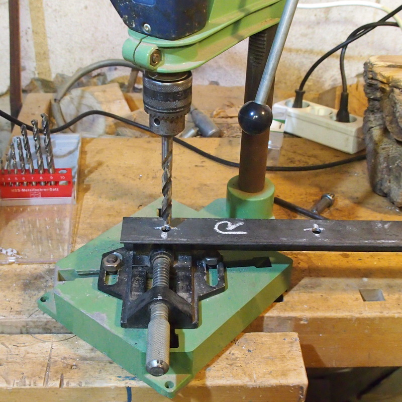 Mühsames Bohren in Metall