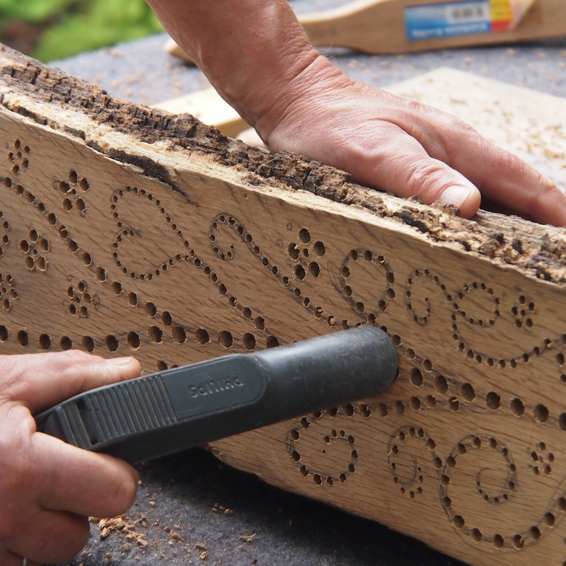 Die Bohrlöcher werden ausgesaugt