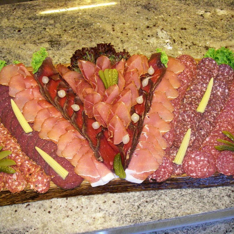 Wurstwaren angerichtet