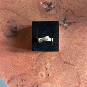 Handgerefertigter Ring mit Diamanten