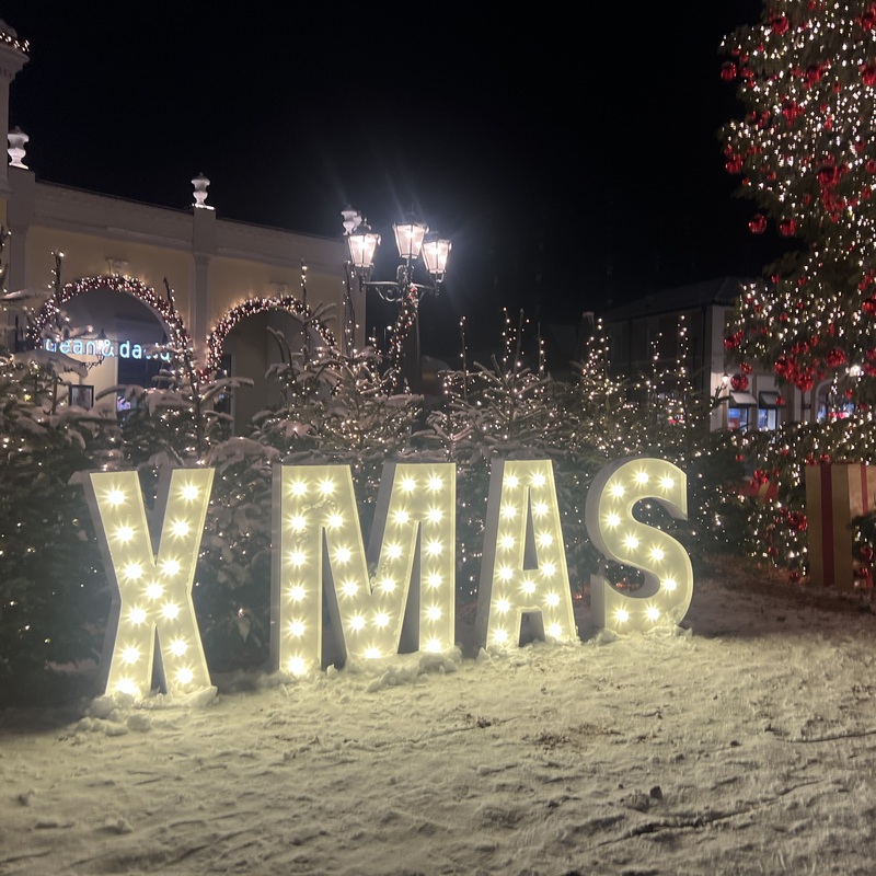 Weihnachtsdeko mieten mit XMAS Leuchtbuchstaben - Eventdeko Deutschland