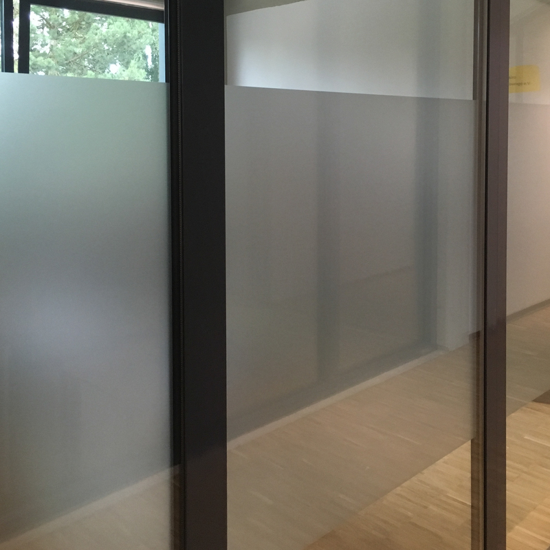 Matter Glasdekor als Sichtschutz