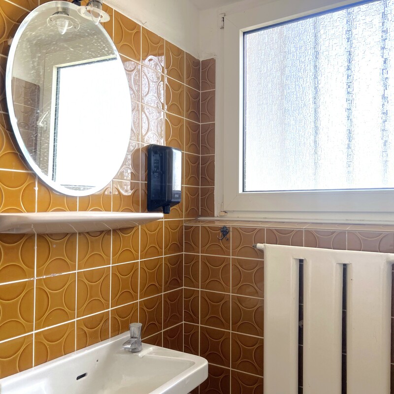 Waschbecken (Damen WC)