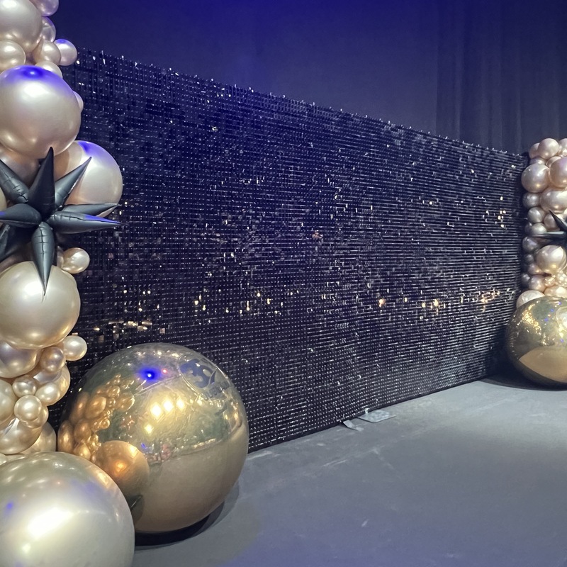 Event Dekoration Shimmerwall 6m mit Ballondekoration - Event Messe Kassel