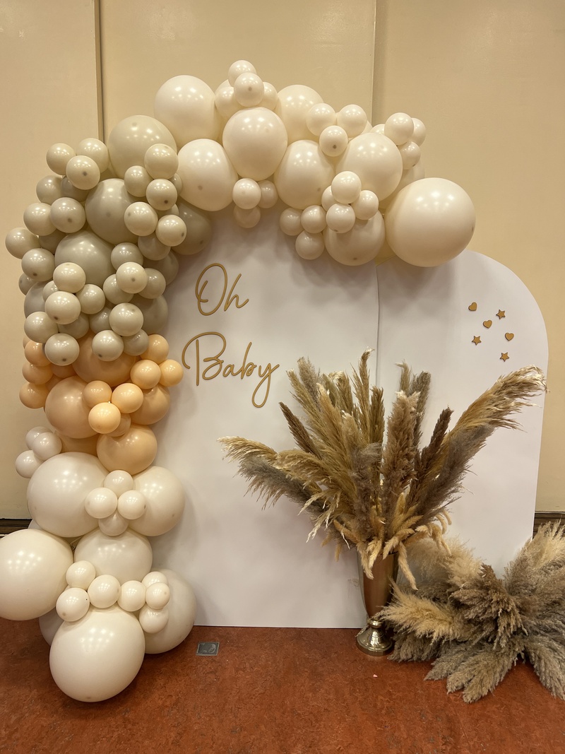 Eventdeko mit Ballondekoration / Setup Babyparty - Eventdesign