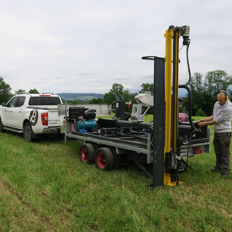 B200 im Stechvorgang für Proben bis in 2 Meter Tiefe
