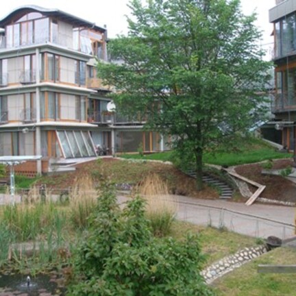 Humboldtring: Hofbegrünung mit integrierter Wohnstraße