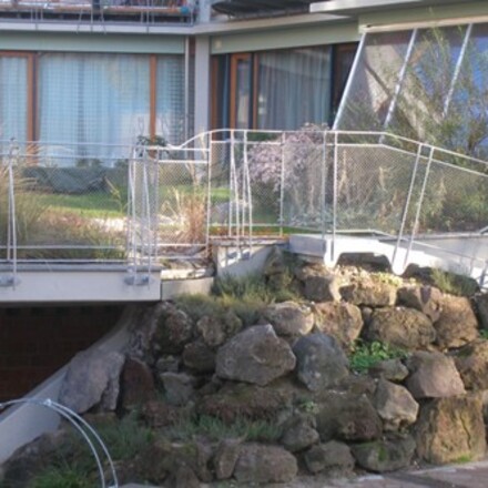 Begrünung des Treppenbereichs und des Tiefgaragendachs