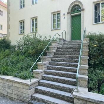 Siedlung Brauhausberg: Vorgartengestaltung und denkmalgerechte Erneuerung der Treppenaufgänge.