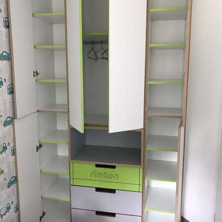 Kinderzimmerschrank mit CNC-Fräsung in Hannover