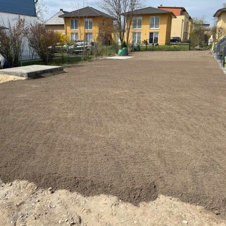 Vorbereitung des Bodes für Rollrasen