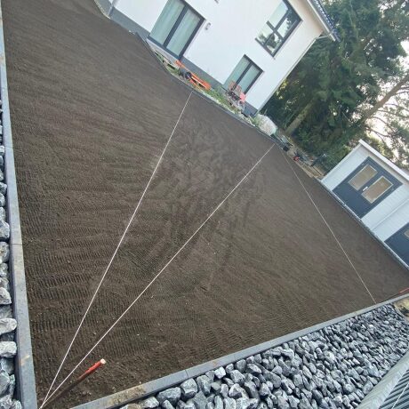 Vorbereitung des Bodes für Rollrasen