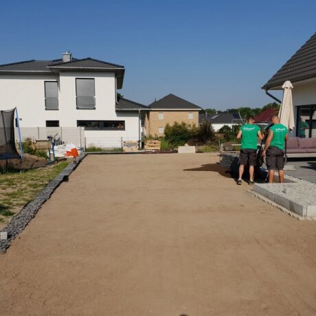 Vorbereitung des Bodes für Rollrasen