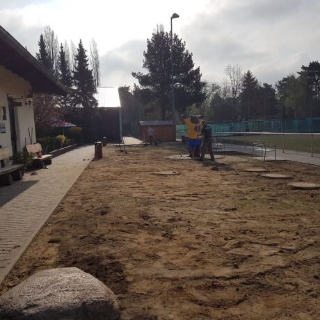 Vorbereitung des Bodes für Rollrasen