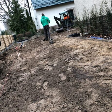 Vorbereitung des Bodes für Rollrasen