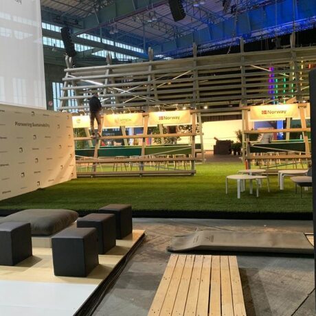 Rollrasen für eine Messe.