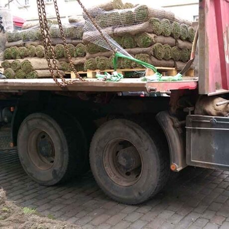 Rollrasen währenRd des Transports