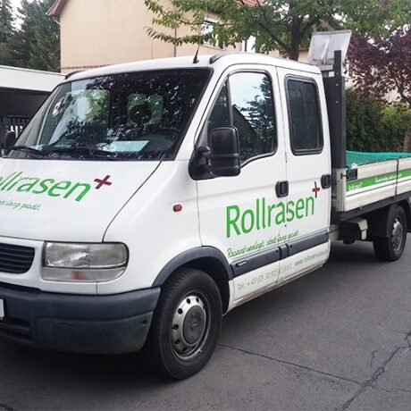Lieferung eines Rollrasens.