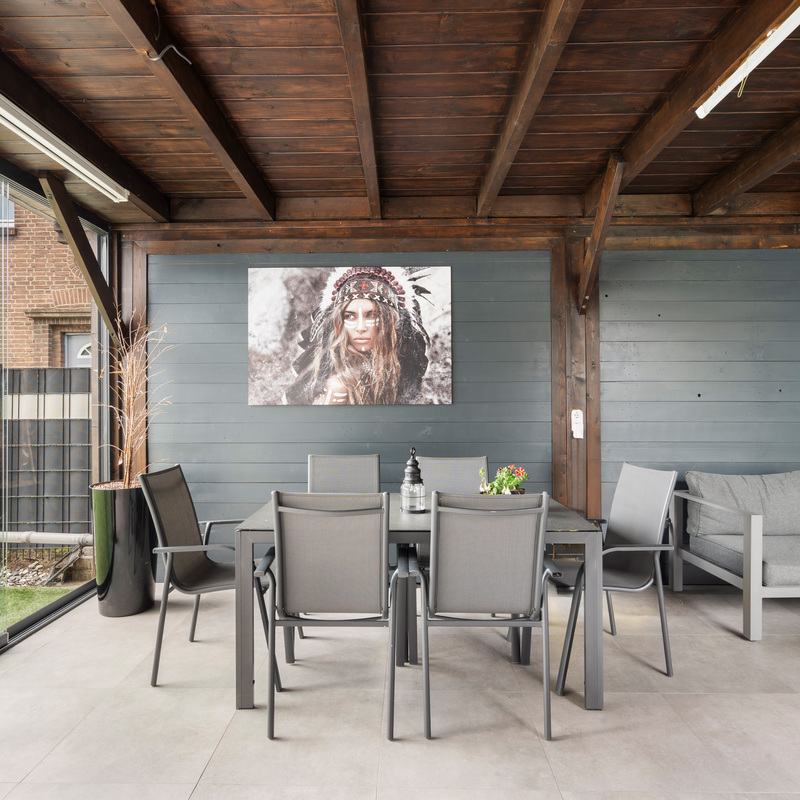 Sitzbereich mit Glasfront