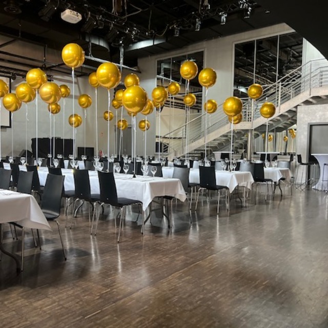 Party Deko mit Ballons zur Firmfeier oder Geburtstag
