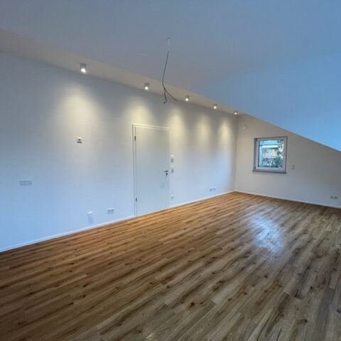 Vermietet | Erstbezug 2-Zimmer-Dachgeschoß-Wohnung in Schwandorf