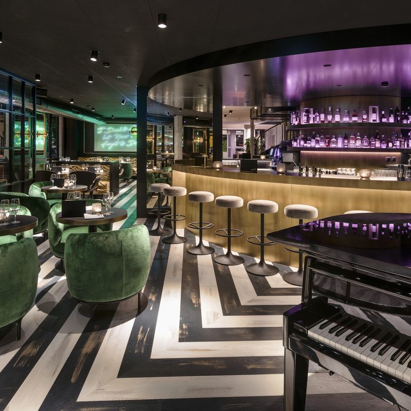 Central 1, daily opened Piano-Bar