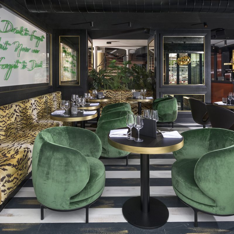 Central1, daily opened Piano-Bar