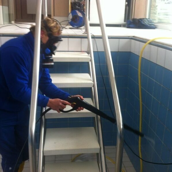 Brennecke Cleaning Reinigung von Poolanlagen 7