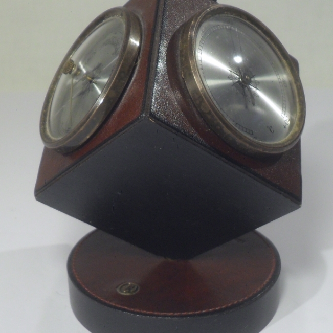 Uhrwürfel aus Holz – Designobjekt im Nachlass

