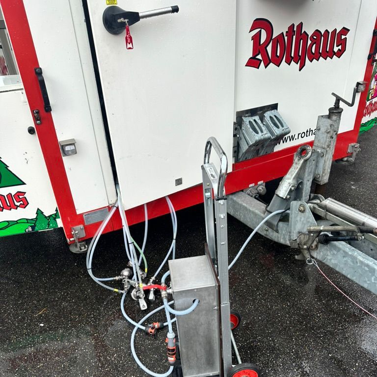 Vorführung an einem Bierwagen