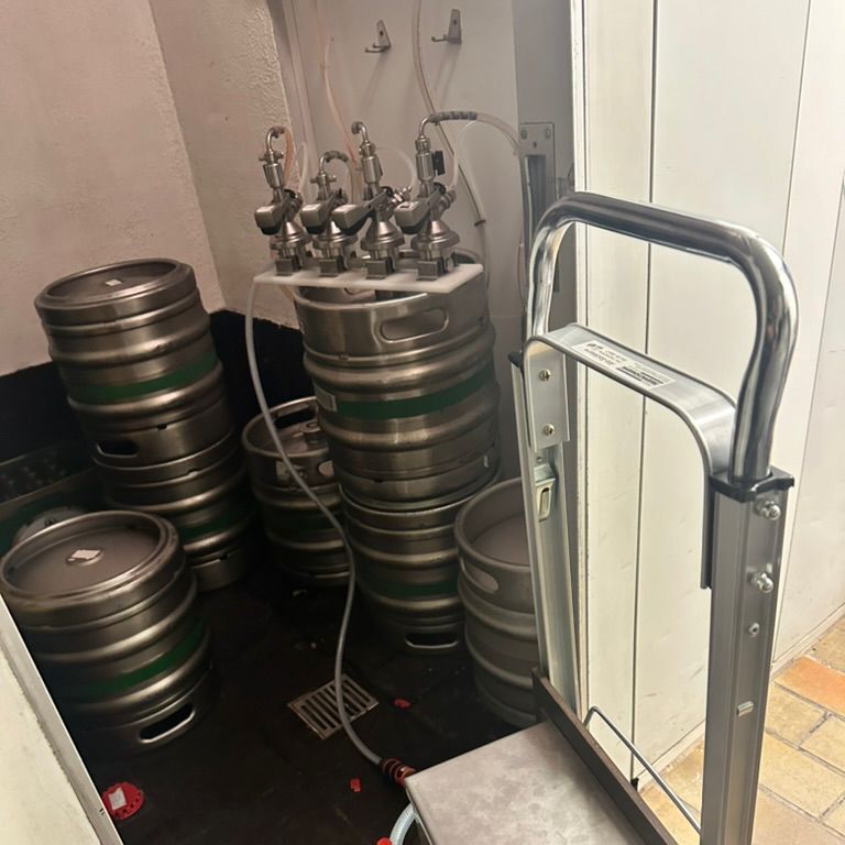 Vorführung an Fässern