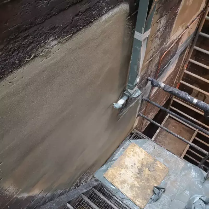 Sanierte Wandfläche ohne Risse; die Armierung ist im Schacht eingebettet und nicht sichtbar.“