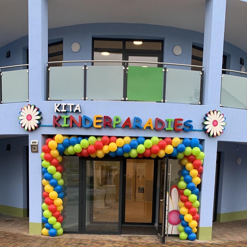 Aussenanstrich eines Kindergartens in Berlin
