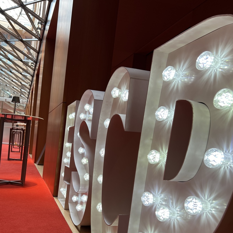 Leuchtbuchstaben mieten