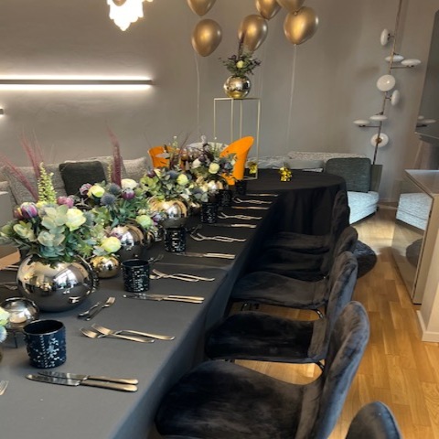 Tischdekortion mit Blumendeko