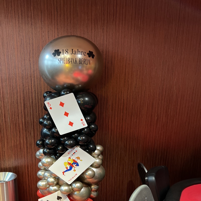 Ballonsäulen freistehend als Eventdeko mit personalisieten Druck