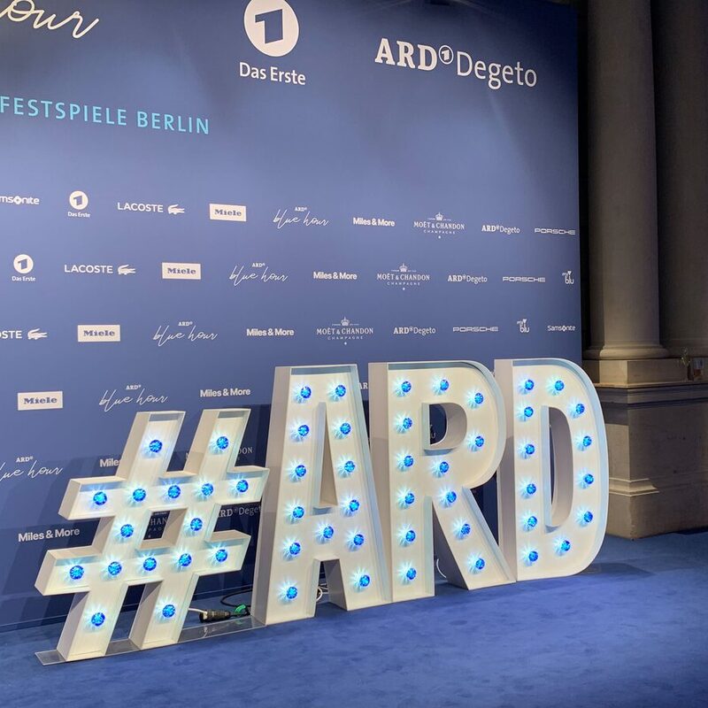 Leuchtbuchstaben mieten - Markenbranding