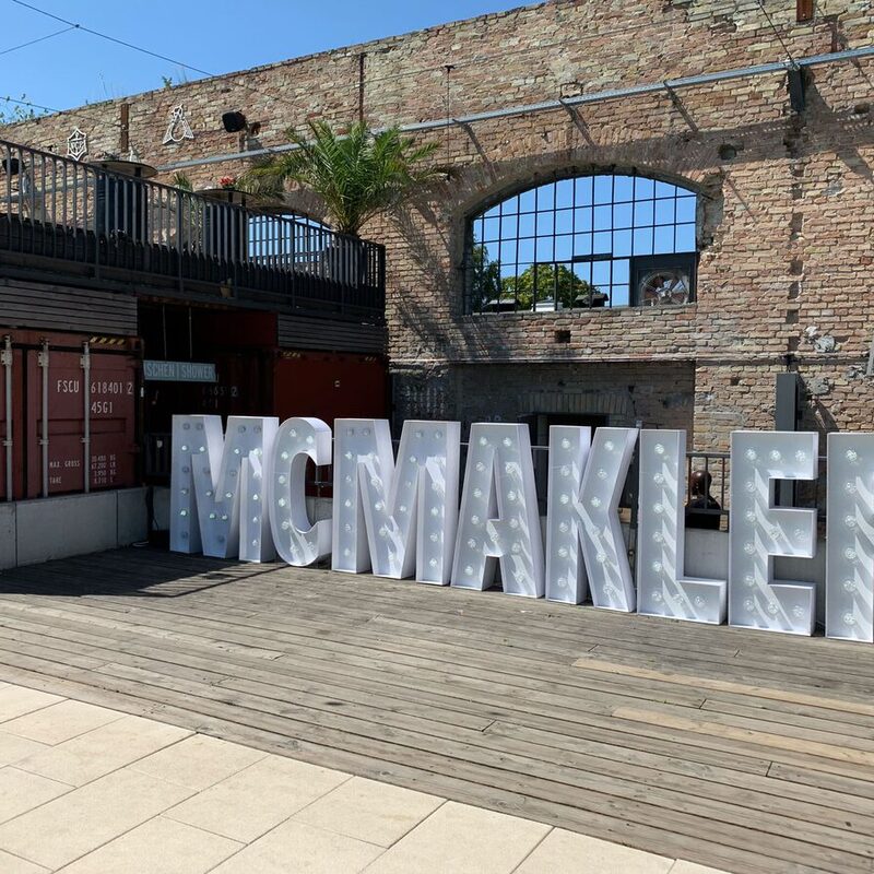 Markenbranding mit Leuchtbuchstaben