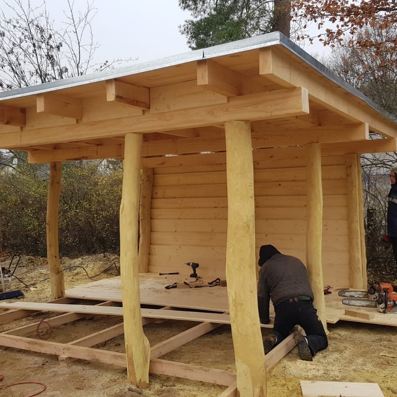 Holz-Unterstand