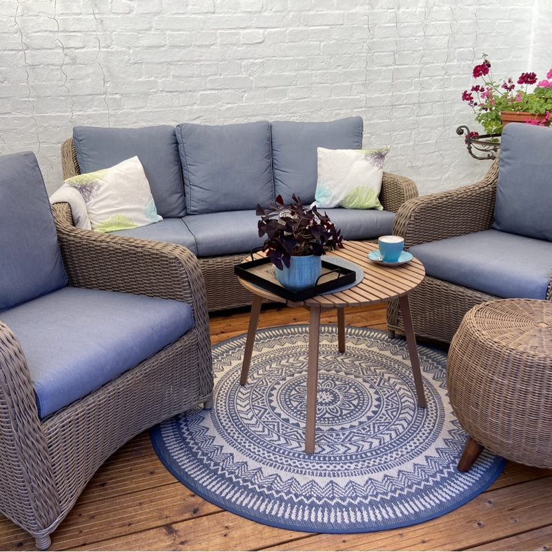 Gemütliche Rattanmöbel laden auf der Terrasse zum verweilen ein.

Lassen Sie es sich hier einfach gut gehen!