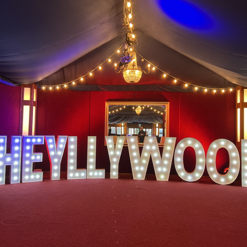 Eventdeko / Dekoverleih - XXL Leuchtbuchstaben als Fotohintergrund