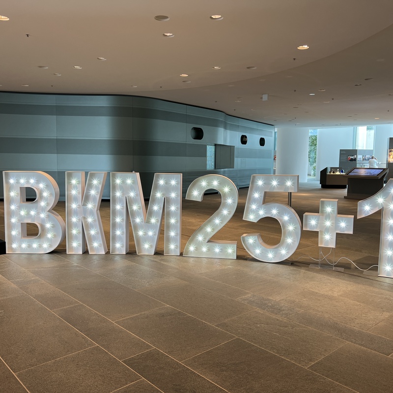 Leuchtbuchstaben und Leuchtzahlen mit Sonderzeichen mieten