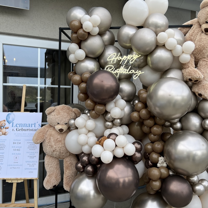 Eventdekoration mit einer Ballonwand