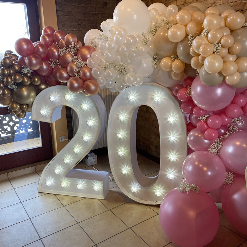 XXL Leuchtzahlen mieten mit Ballondekoration - Dekoverleih
