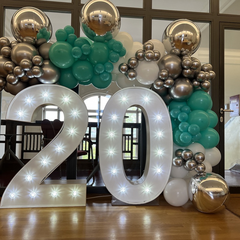 XXL Leuchtbuchstaben und Leuchtzahlen mieten - Deutschlandweit