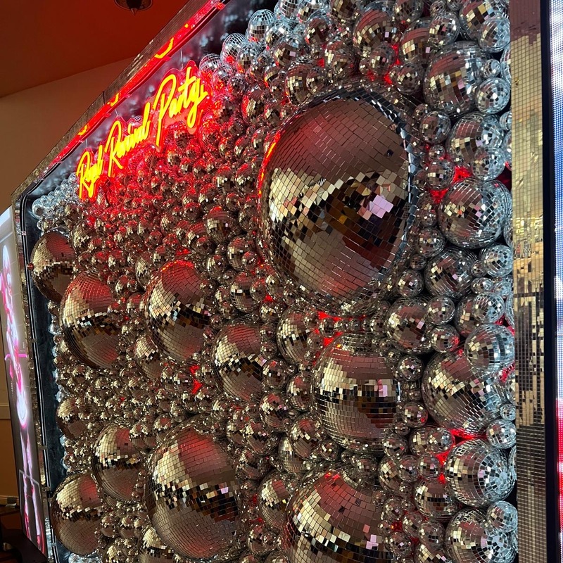 Discokugel Fotohintergrund mieten für ihr Event oder Firmfeier